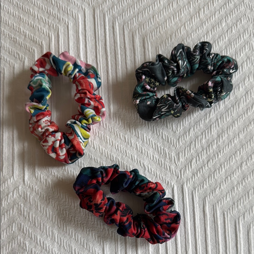 Skida Colorful Patterned Scrunchies Set